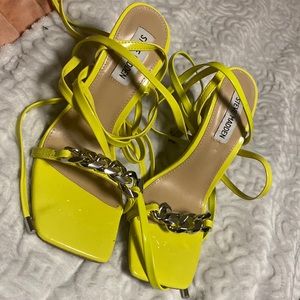 Strappy Steve Madden heel underrated